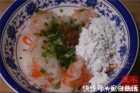 这才是萝卜丸子正确的做法,不用煮不用炸,出锅比吃肉还过瘾