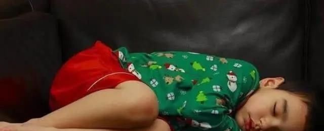 睡姿|宝宝的睡姿暗示了不同的性格, 如果是最后一种, 父母就要留心了