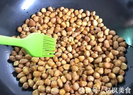 酥脆|炸花生米，先放花生还是先放油教你正确做法，花生米酥脆不回潮