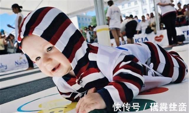 阿杰|宝宝抬头太早不是好事,父母别当发育快沾沾自喜,可能是异常信号