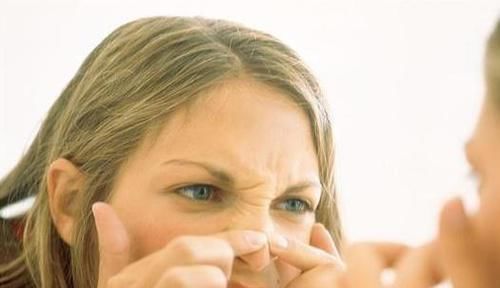 妙招|鼻子上黑头去不掉皮肤科医教你1个妙招,轻轻一抹,黑头全出来