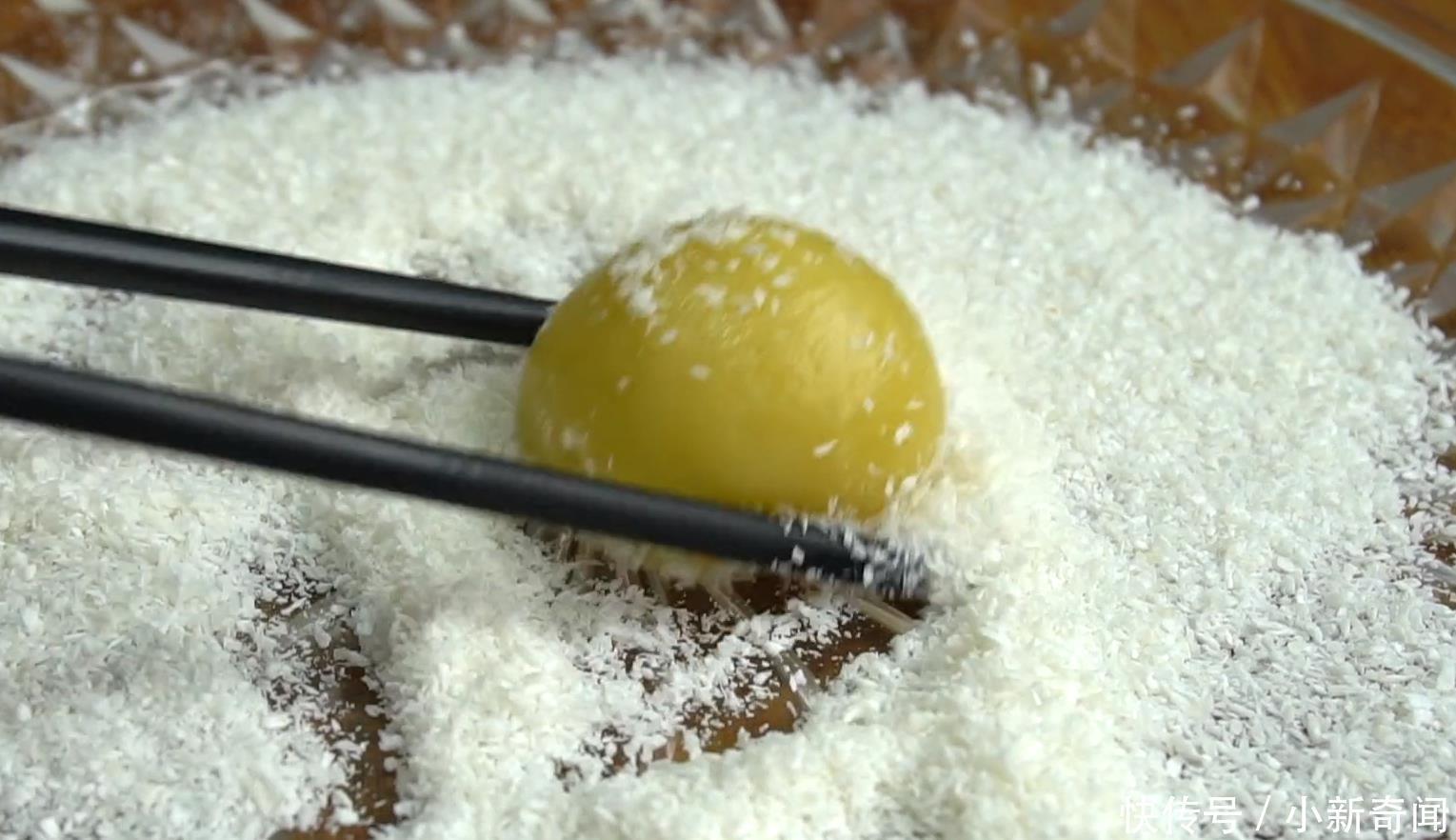 营养|孩子三天两头就馋这盘丸子,不加水不放油,软糯香甜,营养又健康