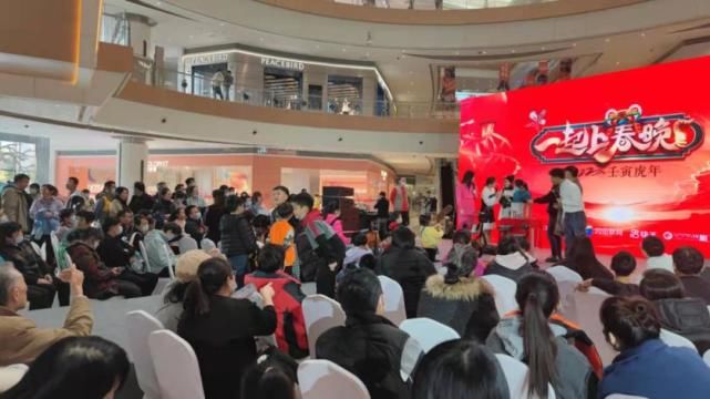 山东卫视《一起上春晚》今晚开播，白老虎连新老连长隔空敬礼感动众人