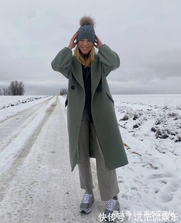 饱和度|过了四十岁的女人,衣柜里这5种颜色衣服别再穿了,显老还掉档次