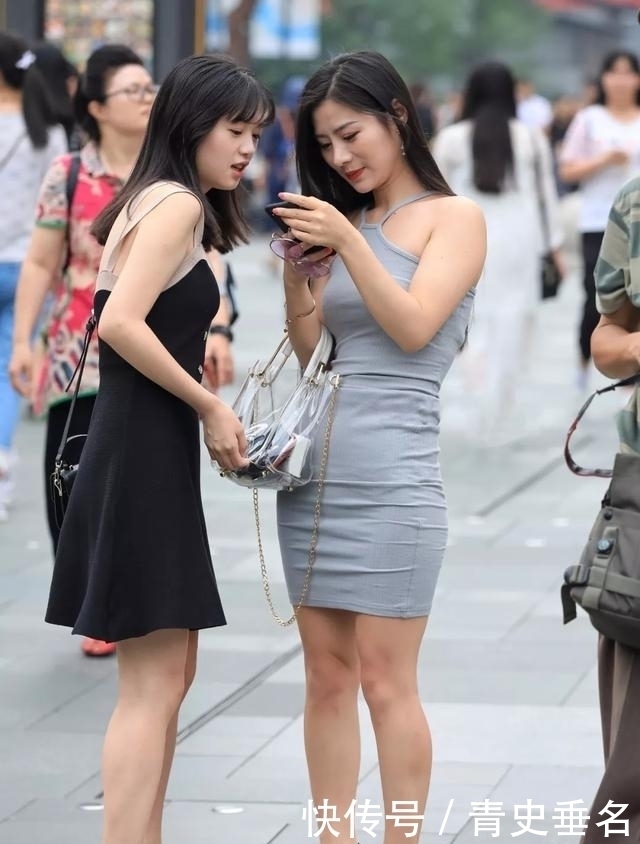 辣妈|街拍：一个很会穿搭的美女走在街上，气质很好