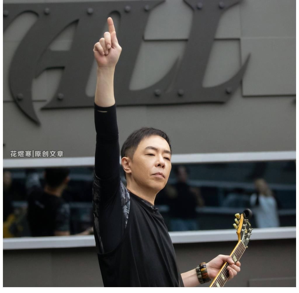 披荆斩棘的哥哥|人多是非多《披荆斩棘的哥哥》陈小春搞小圈子，黄贯中被“排斥”