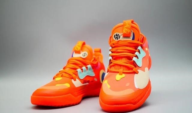 adidas 当之无愧的旗舰款!哈登5代能成为下一款划时代的战靴吗!