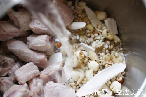 体内湿气|入冬后，多给家人喝这碗汤，这汤鲜甜祛湿又简单，别错过了！