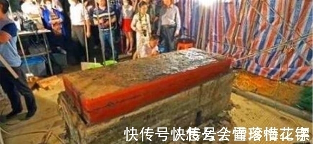 墓主@深埋土中的红色巨棺,里面有一具千年女尸,她究竟是何许人也?