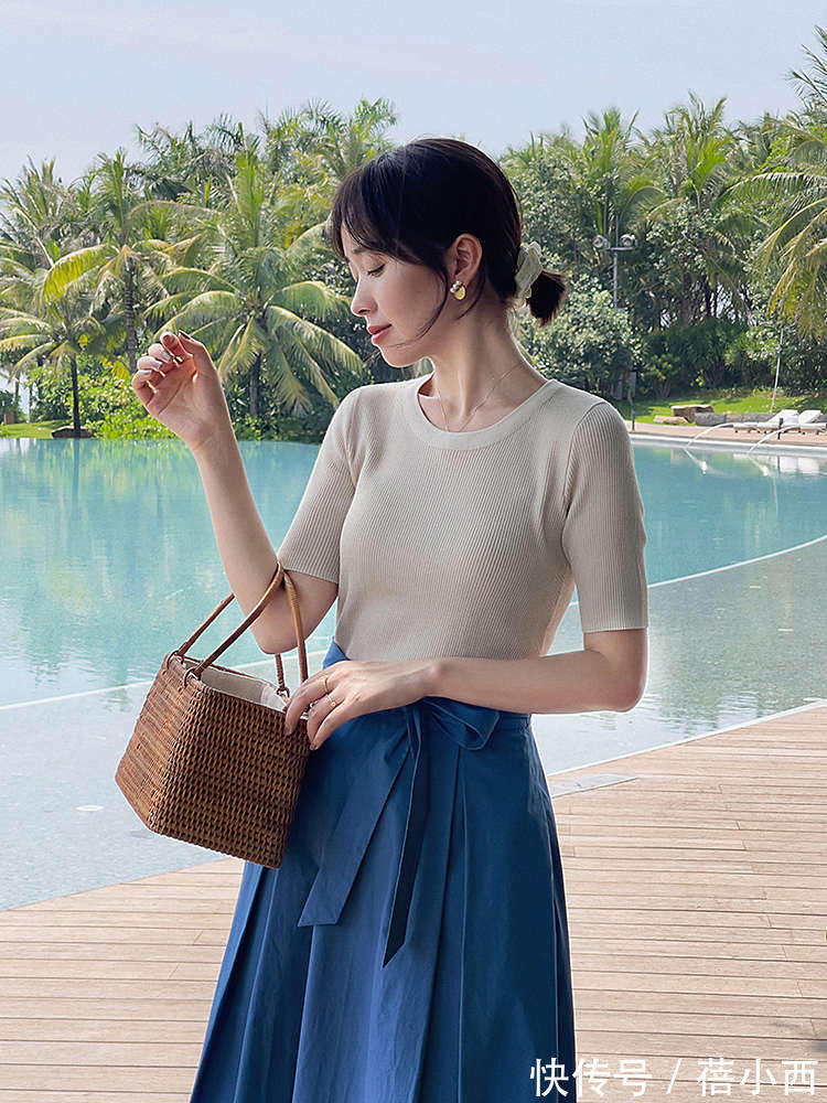 高级感|初秋只需这3件单品就够了:针织衫、半身裙、衬衫,打造高级感