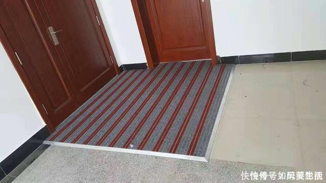 铝镁合金|家门口不要再傻傻的放地垫了!现在都流行这种,用10年都不会坏