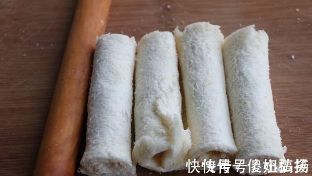吐司片|5分钟快手早餐，营养又好吃，一卷一煎就搞定，孩子隔天就要吃！