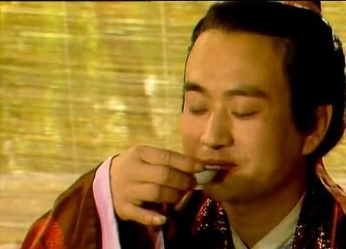 贾宝玉$40岁的薛姨妈,15岁的薛蟠,藏着王家难以启齿的陈年往事