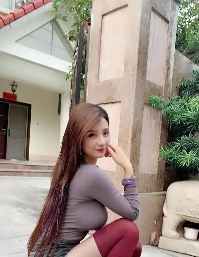 时尚 低腰紧绷的“无痕”短裤,将纤纤细腿,展现的淋漓尽致