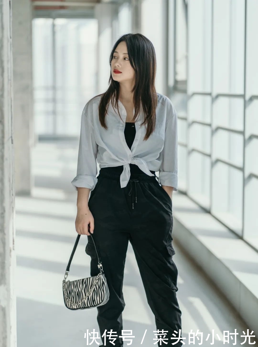 衬衫 + 小黑裤，才是春天的正确打开方式