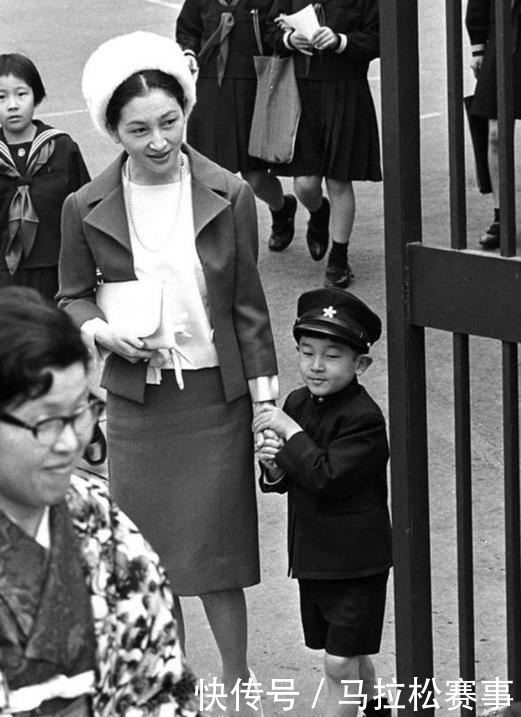 美智子皇后|美智子容忍了59年，却宣布去世后不合葬，难道真的是觉得不配