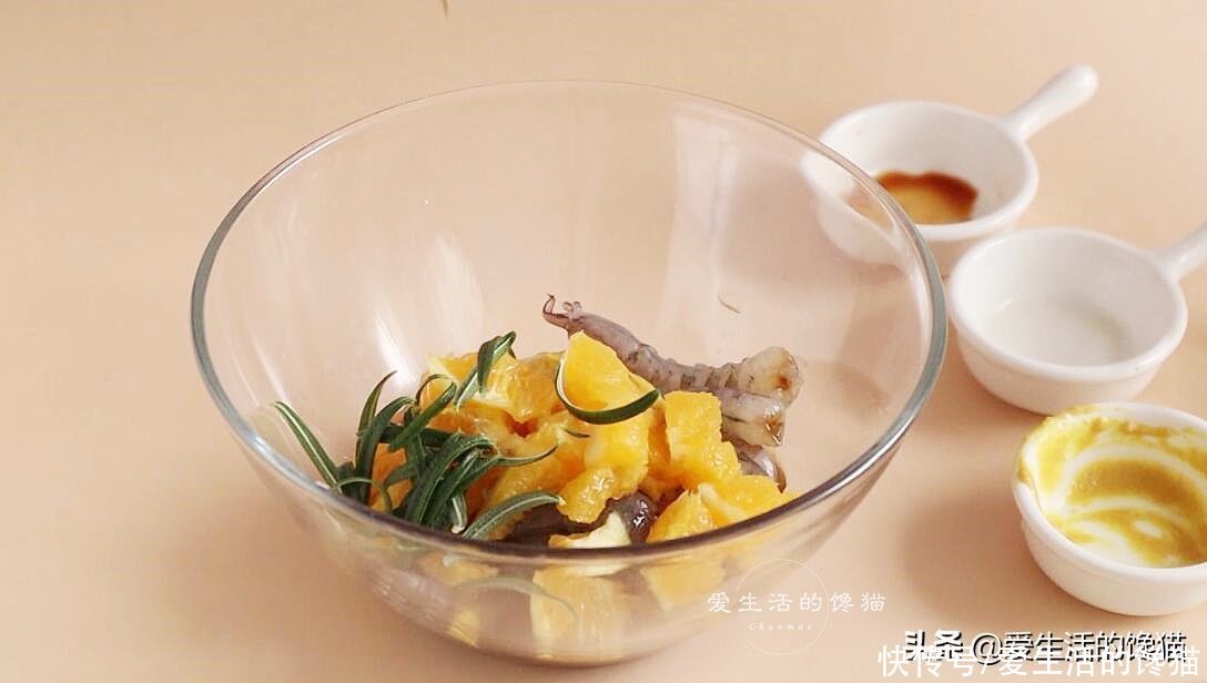 年夜饭里少不了这道菜，造型喜气，营养好吃，客人看见都夸手艺好