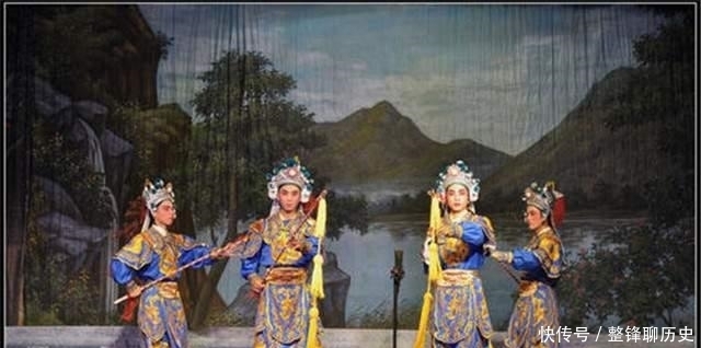 古代没有音响，观众如何听清戏台上的声音？古人已有声学考量