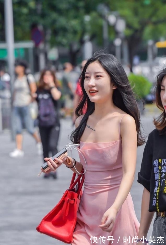 小姐姐|粉色的连衣裙,能让你成为焦点存在,散发出的那种可爱的少女气质