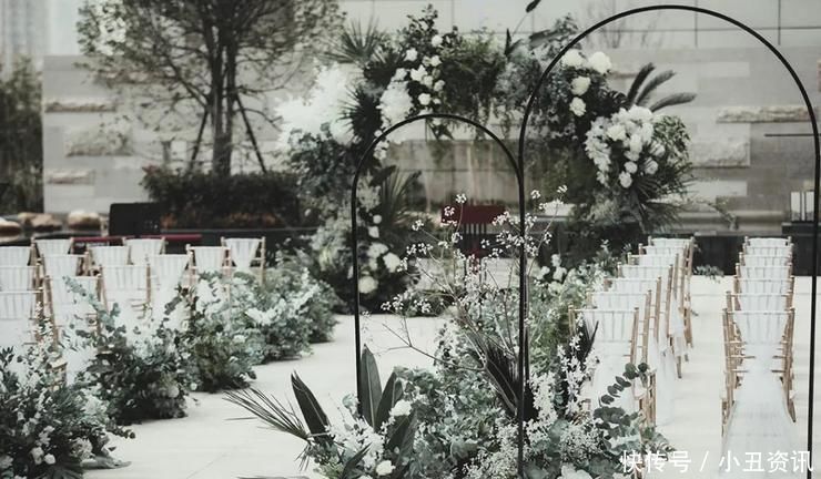 叮叮当当|新人是基督教徒,于是有了这场神圣而赋有信仰的白绿色系婚礼