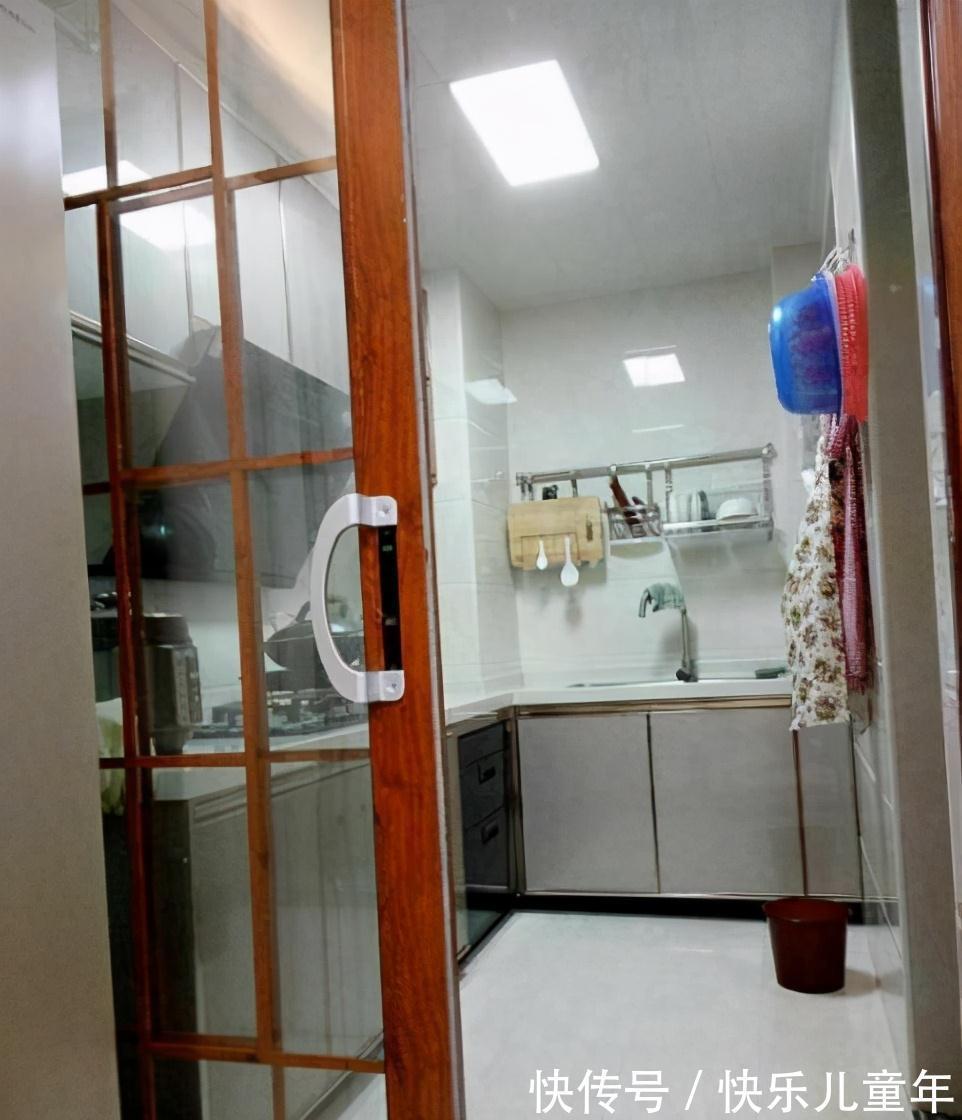 灯饰|简约新房入住一段时间,每天保持清洁跟新的一样,入户就觉得温馨