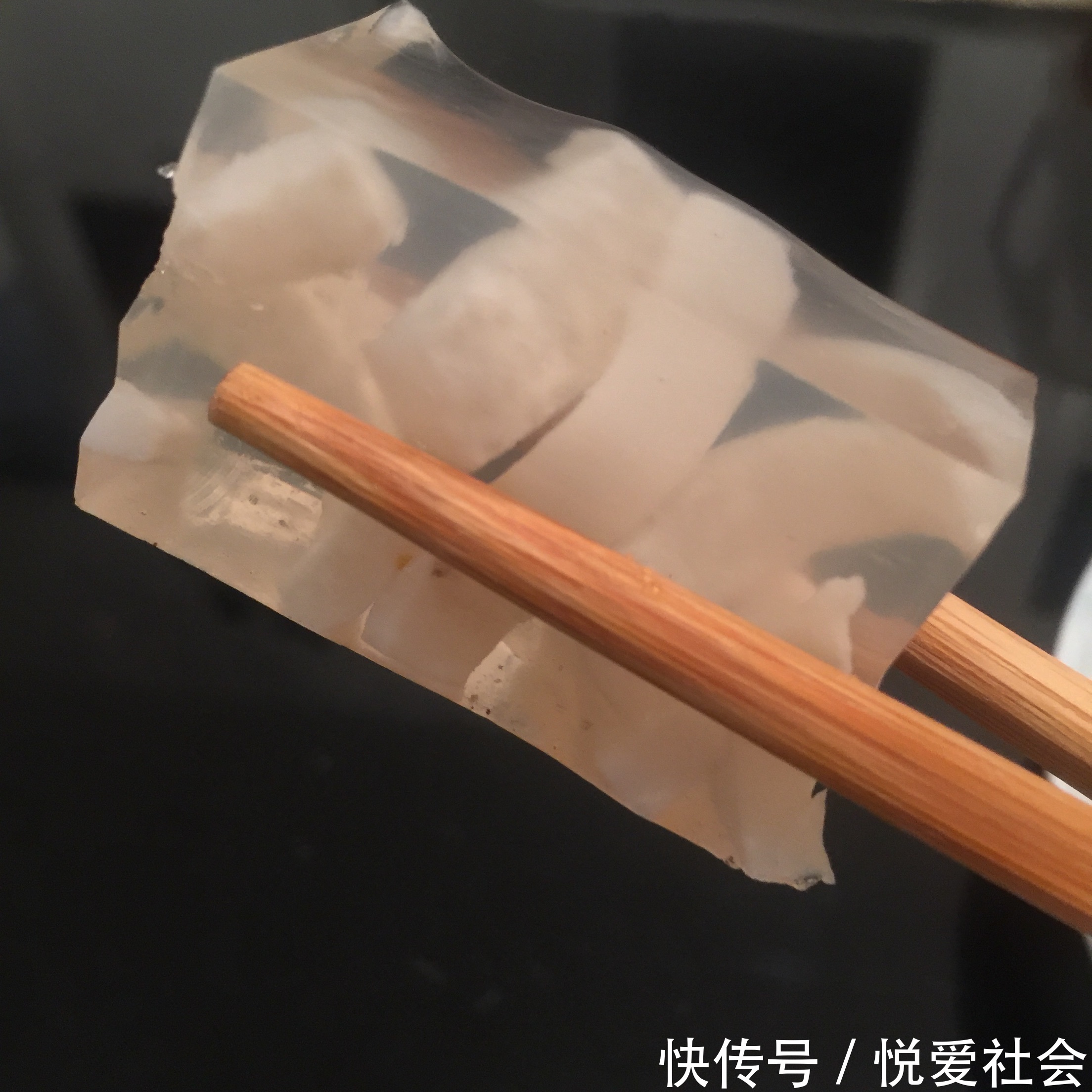 猪皮|做猪皮冻,不要直接焯水!再加一步,晶莹剔透,嫩滑q弹,吃不腻