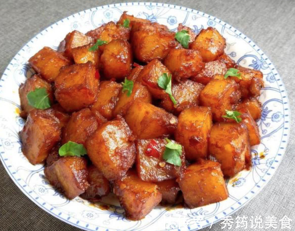 下面这种方法是土豆最好吃的一种做法,以后别只想着炒土豆丝了