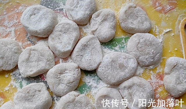 糯米粉|立秋后,多给家人做它吃,不煎不炸,拌一拌锅里蒸一蒸,好吃去燥!
