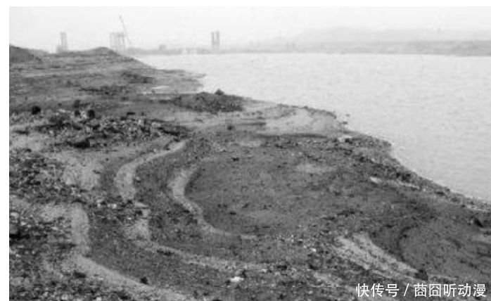 手榴弹|战友全部阵亡,凭一人之力灭掉五百多名精锐日军,然而战后却离奇消失