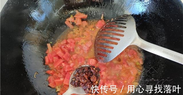 香菇|天冷了，吃炒菜不如炖菜，几种食材炖一锅，鲜美营养，热乎又暖身！