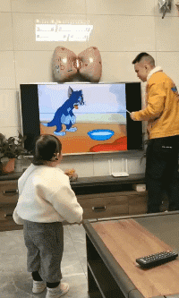 |搞笑GIF:速度很快呀,就是地有点滑!