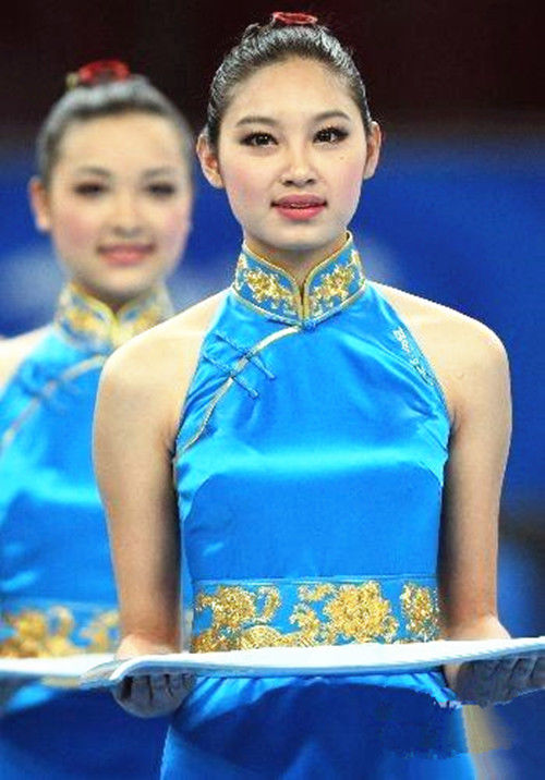 奥运会&从举牌小姐姐的服装变化，看奥运会中国风的潮流变迁，传承中创新