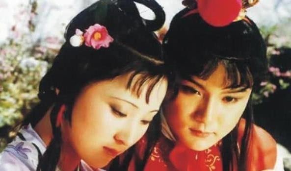 红楼梦!清朝显赫的家族,被康熙吃垮了,却成就了此人文学巨匠的地位。