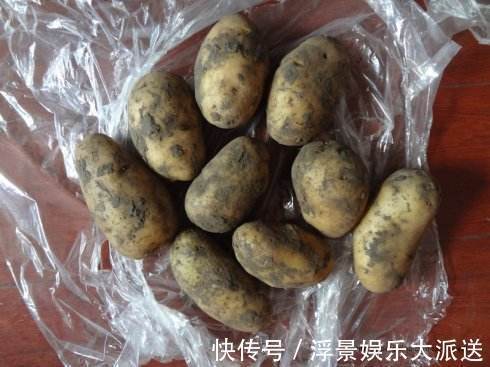 今天才知道,保存土豆真简单,只放一点它,放一年都不怕发芽