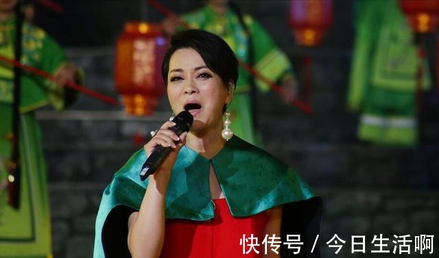 头顶 看了58岁毛阿敏的短发发型,终于明白了方脸型,为何适合短发了!