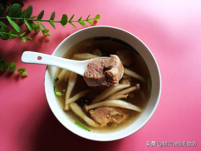 条腿|排骨的最佳CP是“它”，不红烧不卤煮，这样做鲜美可口，吃不腻