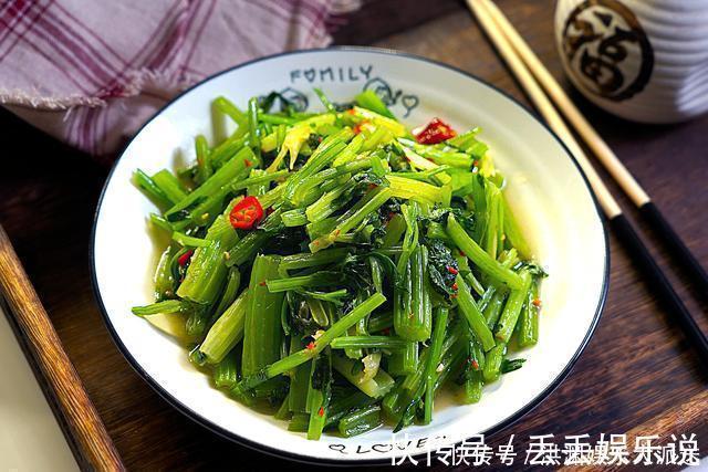 精致|一家三口的精致晚餐，营养全面又美味，网友看到韭菜盒子被馋哭了