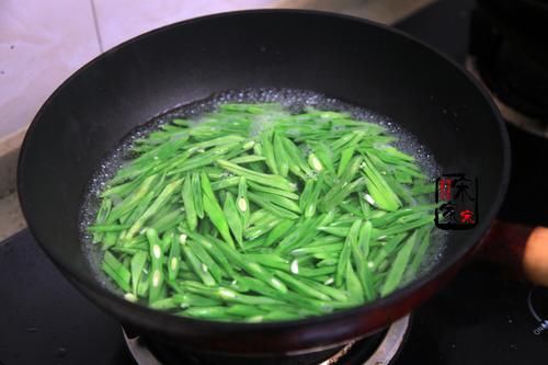 公公来吃饭,我做1道小菜给他下酒,公公笑称:比闺女都贴心