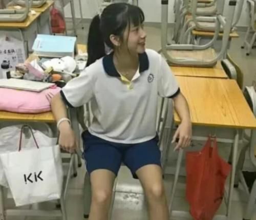 发际线 初中学生妹别尝试这3发型,不是不好看,只是容易变成“秃头少女”