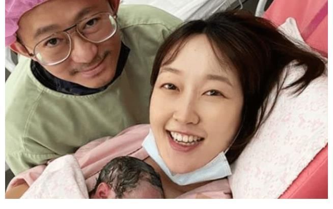 热依扎|38岁女星急性乳腺炎高烧近40度,刚出月子就复工,高龄生二胎太拼