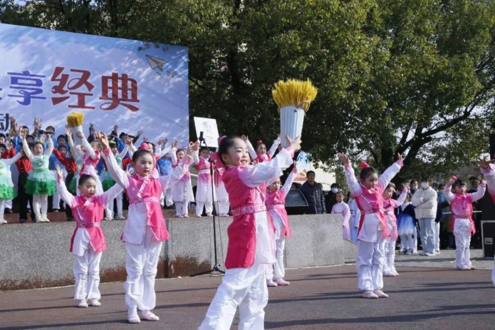 热爱母语 共享经典——城关小学开展经典诵读展示活动