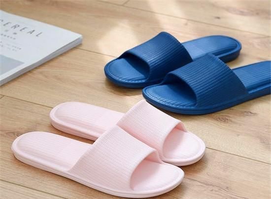 拖鞋穿久了有黑垢洗不干净?学会两个小技巧,拖鞋立马干净如新