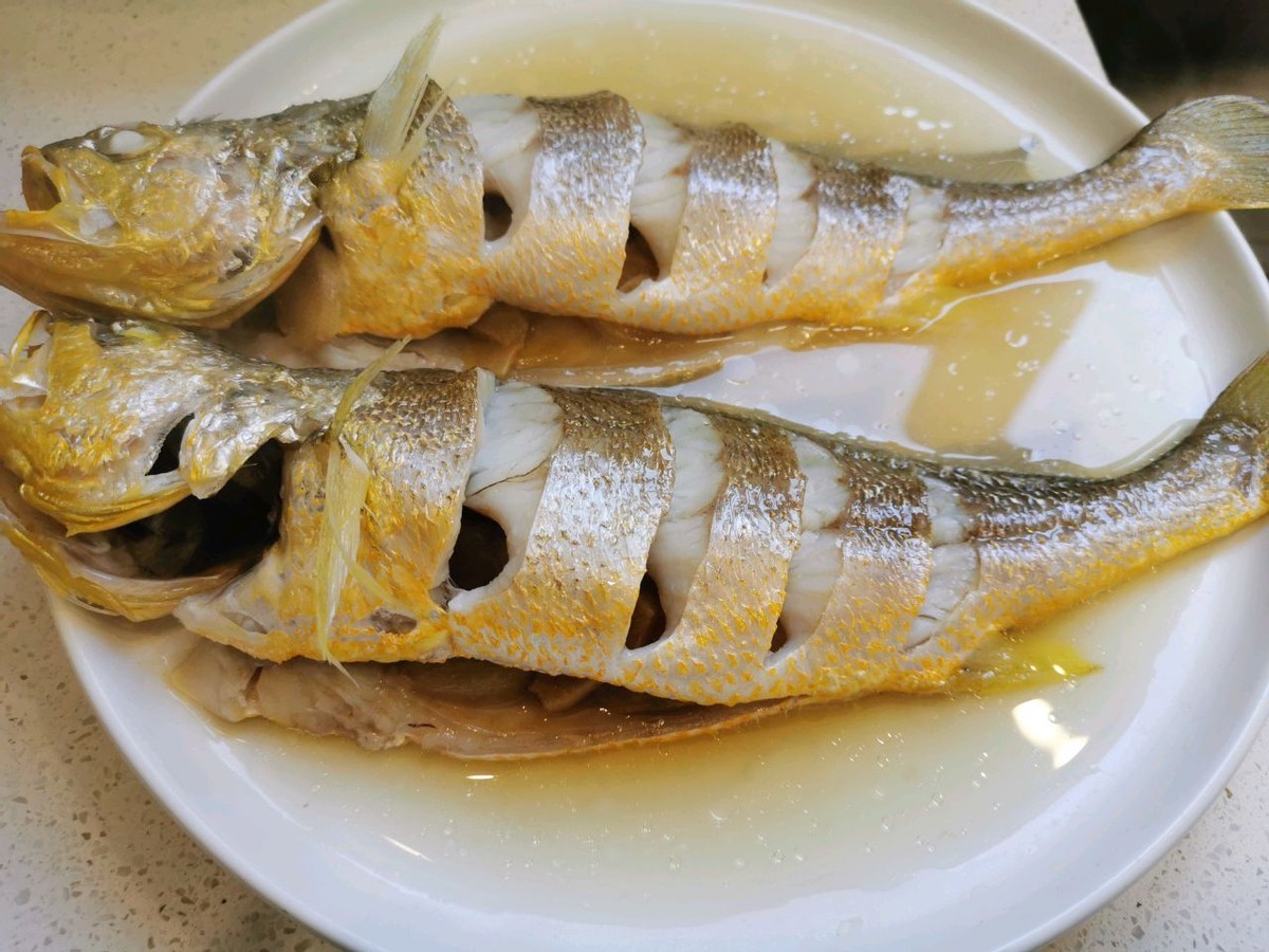 黄鱼|黄鱼这样做真鲜美，原汁原味，营养又健康，家人都爱吃