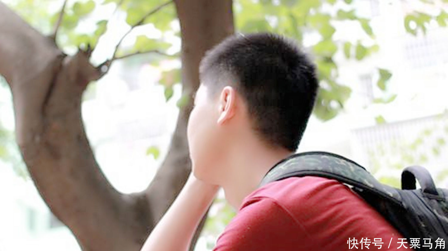 小亮|孩子偷了100块钱,两位父亲的不同教育方式,10年后差距立现