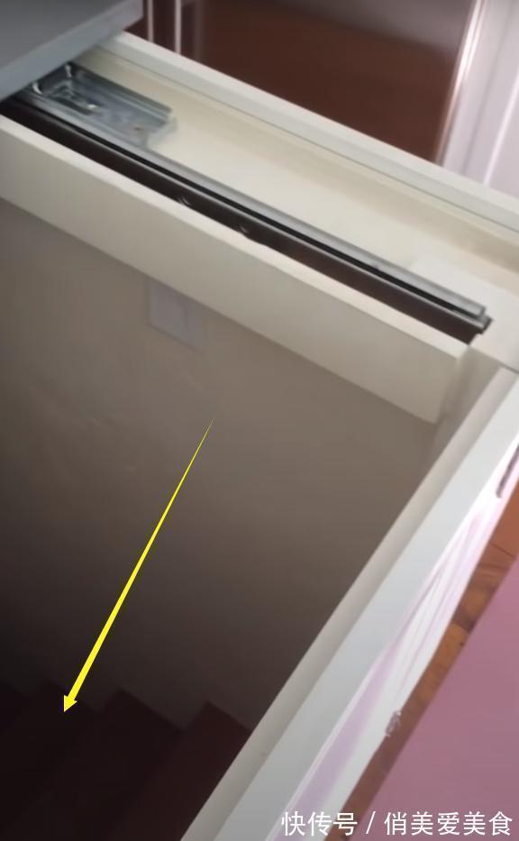 柜门|要是我家有地下室，入口我也藏在岛台底下，朋友第一次来都找不着