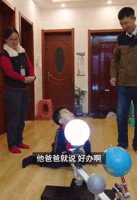 孩子|“为什么冬天黑得早？”孩子提问后，老爸做了个日地月三球仪