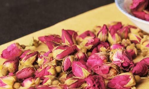 皮肤|玫瑰花和它一起泡,每天一杯,排污血,子宫光滑,皮肤细腻显年轻