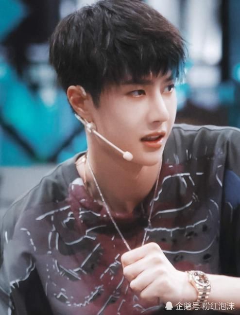 黃渤|誰說王一博話少的黃渤是這樣評價的,街舞節(jié)目組這一小細節(jié)好寵一博啊