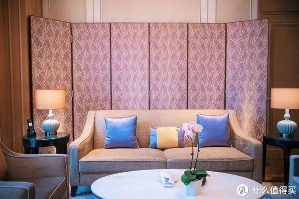 玫瑰|旅行其实很简单 篇九百八十七：入住送粉色玫瑰，整家酒店都是Pink！Pink！Pink！