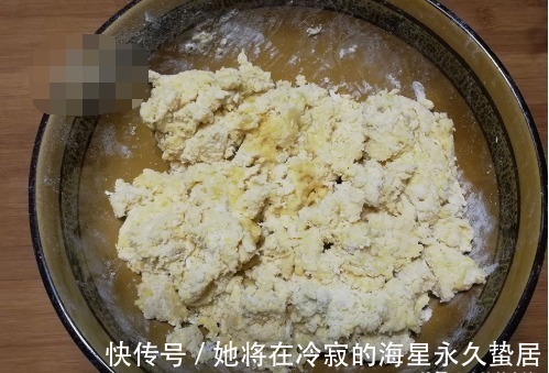 面团|红薯独特做法，加一个鸡蛋，不用烤箱，女儿说比买的面包还好吃